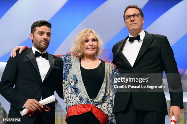 Actress Kim Novak poses with actor Oscar Isaac after he received for directors Joel and Ethan Coen the Grand Prix award for 'Inside Llewyn Davis' on...