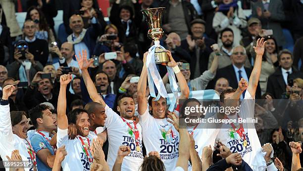 The players of Lazio celebrate the vicory after the TIM cup final match between AS Roma v SS Lazio at Stadio Olimpico on May 26, 2013 in Rome, Italy.