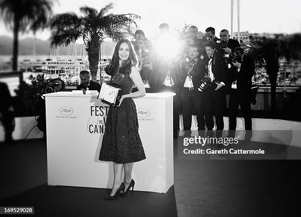 Actress Berenice Bejo poses with the Prix d'Interpretation Feminine attends the Palme D'Or Winners Photocall during the 66th Annual Cannes Film...