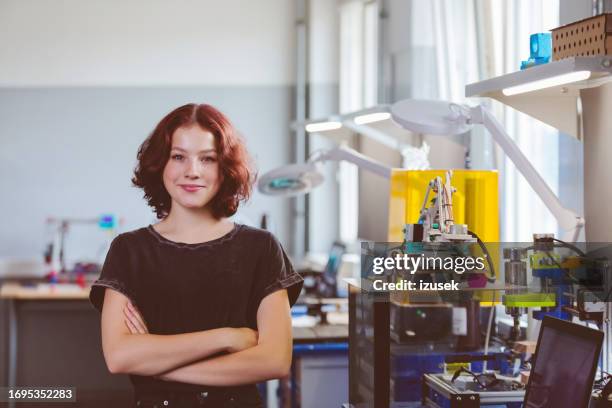 female high school student in the technical classroom - 3 d printer stock pictures, royalty-free photos & images