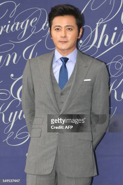 This photo taken on May 26, 2013 shows South Korean actor Jang Dong-Kun attending actor Shin Hyun-Jun's wedding in Seoul. REPUBLIC OF KOREA OUT JAPAN...