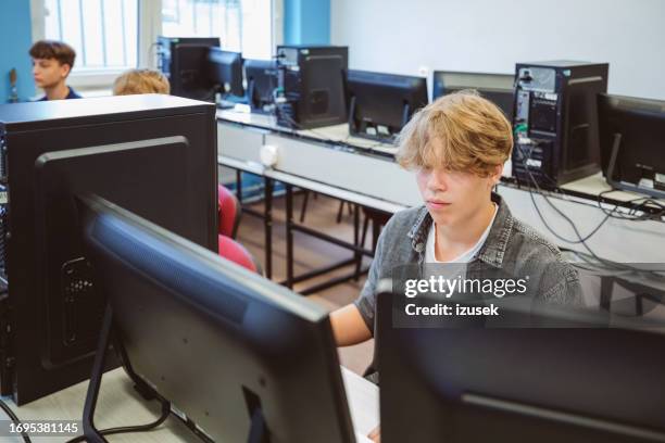 484 Computer Lab High School With Computer Screen Stock Photos, High ...