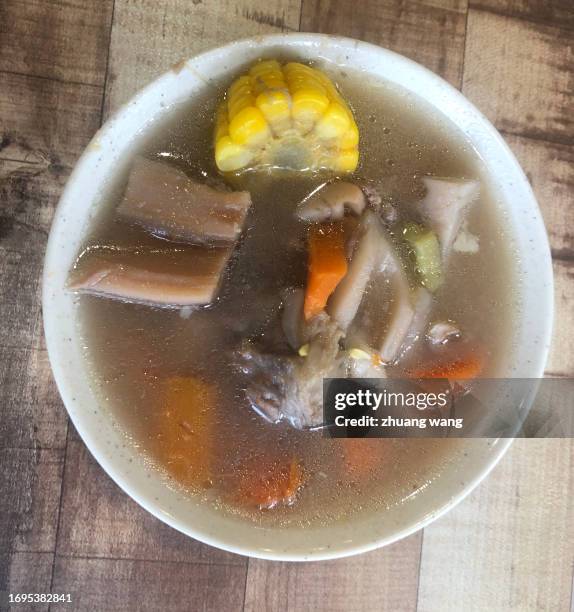 spare ribs soup - fond stockfoto's en -beelden