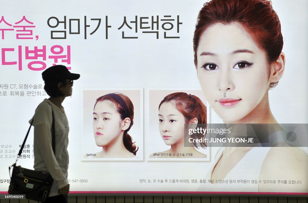 SKOREA-HEALTH-COSMETIC-SURGERY
