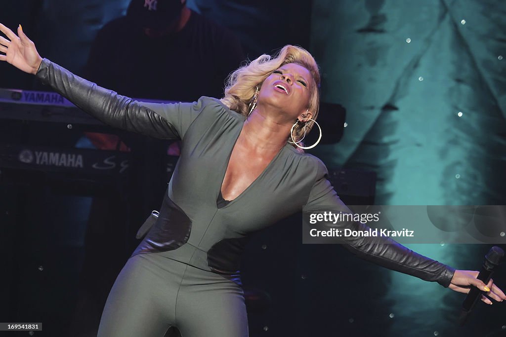 Mary J Blige In Concert - Atlantic City, NJ