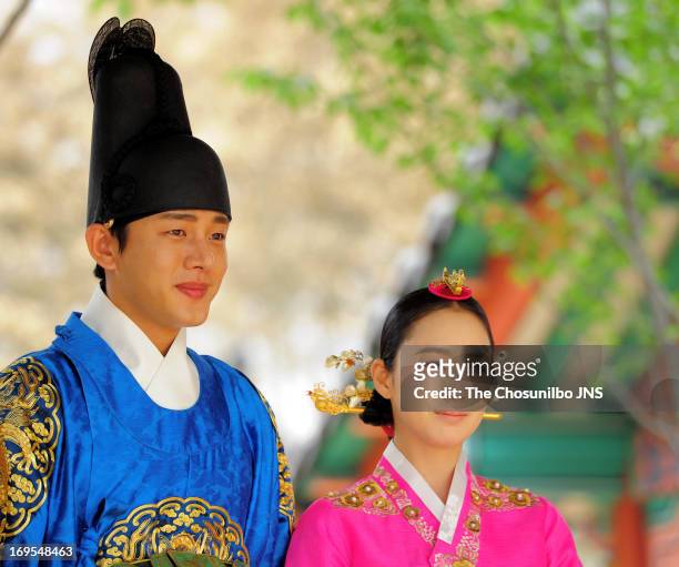Yoo Ah-In and Kim Tae-Hee attend the SBS Drama 'Jang Ok-Jeong' press conference on May 24, 2013 in Ilsan, South Korea.