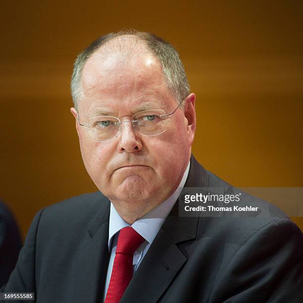 Peer Steinbrueck, chancellor candidate of the German Social Democrats , presents members of his election campaign competency team, including Brigitte...