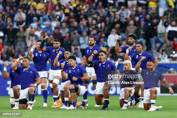 The players of Samoa perform the Manu Siva Tau prior to kick-off ahead of the Rugby World Cup France 2023 match between Argentina and Samoa at Stade...