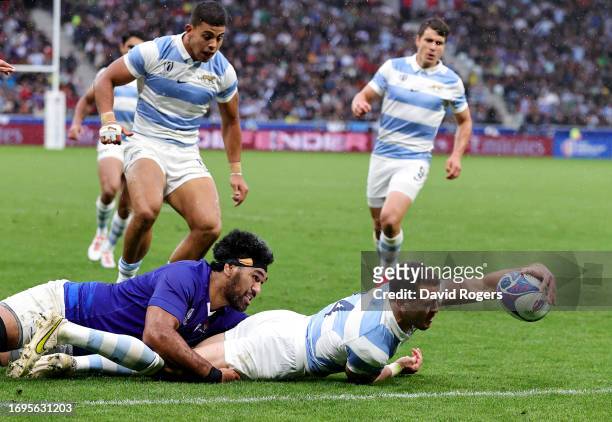 Emiliano Boffelli of Argentina scores his team's first try during the Rugby World Cup France 2023 match between Argentina and Samoa at Stade...