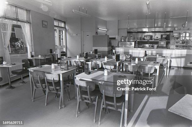 Empty Cafe, Hastings, East Sussex, England 1985 .