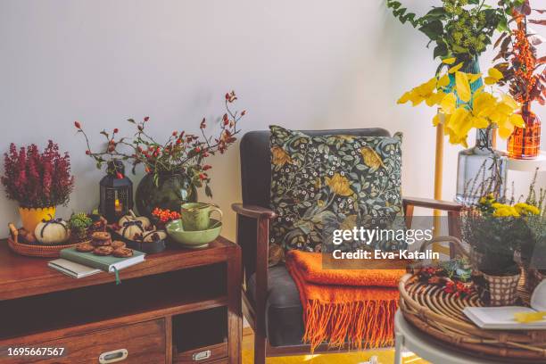 flower arrangement - huis ter heide stockfoto's en -beelden