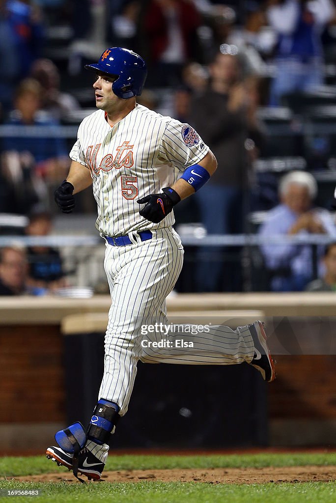 New York Yankees v New York Mets