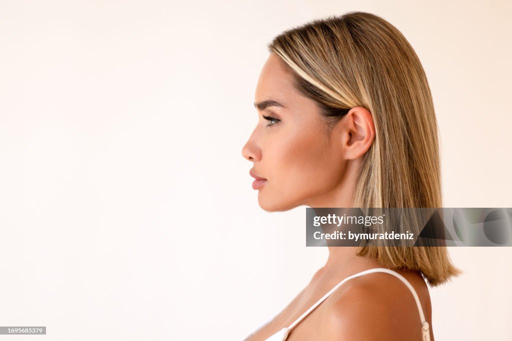 Perfil lateral da mulher