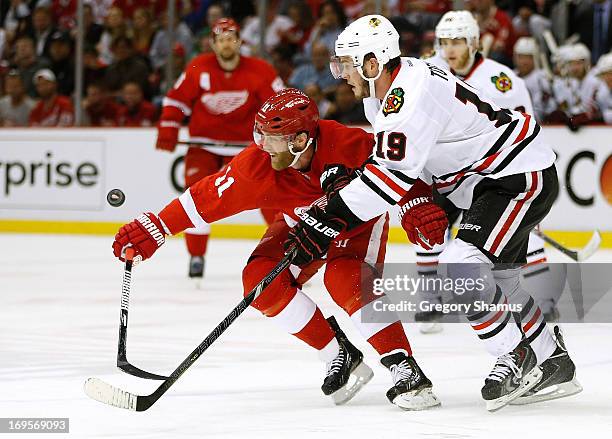 Daniel Cleary of the Detroit Red Wings battles for the puck in the second period with Jonathan Toews of the Chicago Blackhawks in Game Six of the...