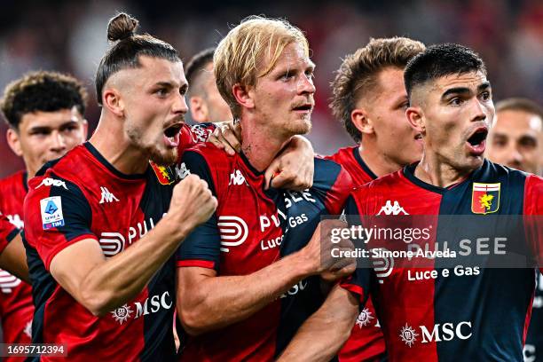 Morten Thorsby of Genoa celebrates with his team-mates after scoring a goal during the Serie A TIM match between Genoa CFC and AS Roma at Stadio...