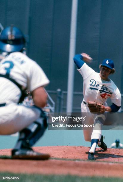 Andy Messersmith of the Los Angeles Dodgers pitches during an Major League Baseball spring training game circa 1973 in Vero Beach, Florida....