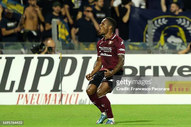 Jovane Cabral of US Salernitana celebrates after scoring the 1-1 goal during the Serie A TIM match between US Salernitana and Frosinone Calcio at...