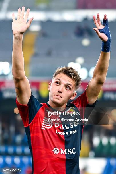 Mateo Retegui of Genoa greets the crowd after the Serie A TIM match between Genoa CFC and AS Roma at Stadio Luigi Ferraris on September 28, 2023 in...