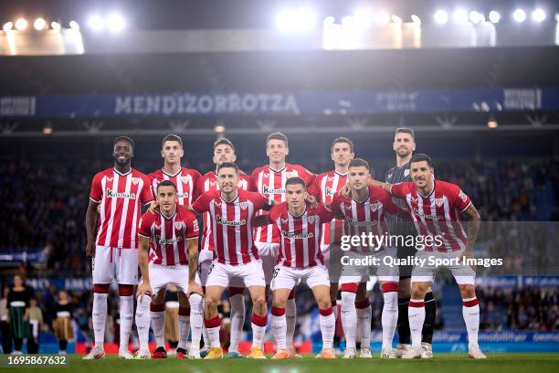 Players of Athletic Club line up for a team photo prior to the LaLiga EA Sports match between Deportivo Alaves and Athletic Bilbao at Estadio de...