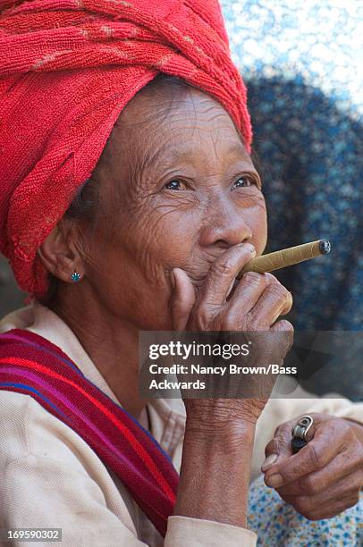 burmese woman in myanmar smoking cigar. - beautiful women smoking cigars fotografías e imágenes de stock