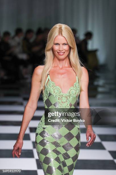 Claudia Schiffer walks the runway at the Versace fashion show during the Milan Fashion Week Womenswear Spring/Summer 2024 on September 22, 2023 in...