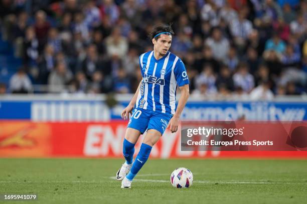 Ianis Hagi of Deportivo Alaves in action during the LaLiga EA Sports match between Deportivo Alaves and Athletic Club at Estadio de Mendizorroza on...