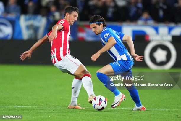 Mikel Vesga of Athletic Club battles for possession with Ianis Hagi during the LaLiga EA Sports match between Deportivo Alaves and Athletic Bilbao at...