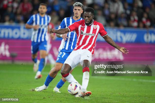 Inaki Williams of Athletic Club controls the ball whilst under pressure from Javi Lopez of Deportivo Alaves during the LaLiga EA Sports match between...