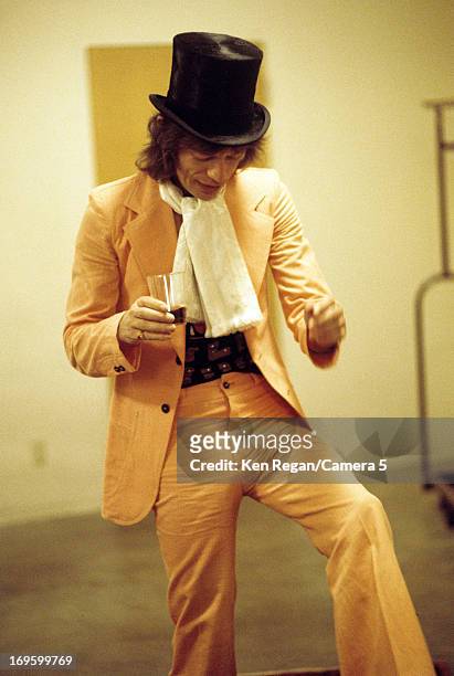 Mick Jagger of the Rolling Stones is photographed backstage in 1975. CREDIT MUST READ: Ken Regan/Camera 5 via Contour by Getty Images.