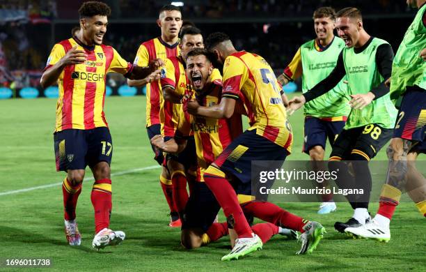 Players of Lecce celebrate during the Serie A TIM match between US Lecce and Genoa CFC at Stadio Via del Mare on September 22, 2023 in Lecce, Italy.