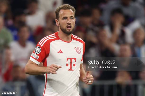 Harry Kane of Bayern Munich reacts during the UEFA Champions League match between FC Bayern München and Manchester United at Allianz Arena on...