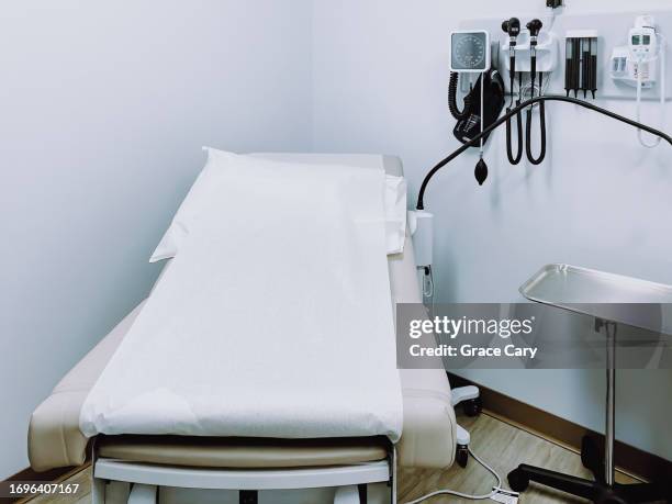 examination table in doctor's office - abortion concept stock pictures, royalty-free photos & images