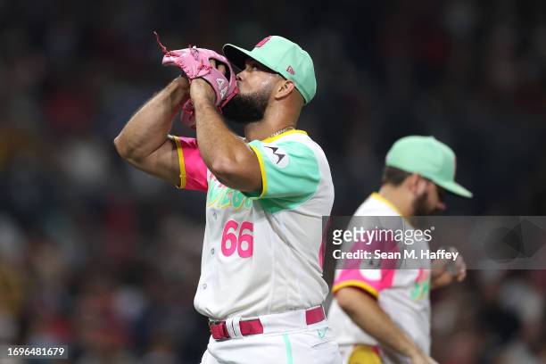 padres pink and green uniform