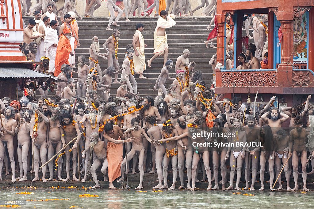 Sadhus Royal Bath Maha Shivaratri Khumbh Mela 2010