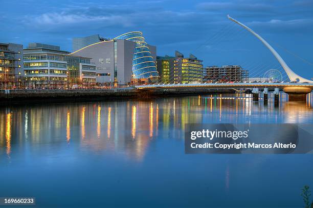 dublin - dublin city skyline stockfoto's en -beelden