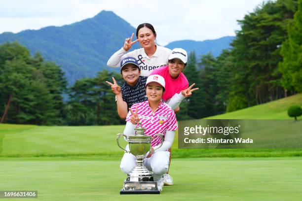 Chia Yen Wu of Chinese Taipei poses with Nozomi Osuga, Miu Fujii and Asuka Minayoshi of Japan after winning the tournament following the final round...