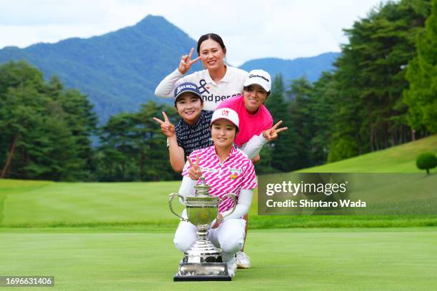 Chia Yen Wu of Chinese Taipei poses with Nozomi Ohsuga, Miu Fujii and Asuka Minayoshi of Japan after winning the tournament following the final round...