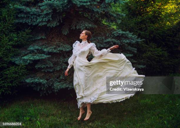 runaway bride - white dress stock pictures, royalty-free photos & images