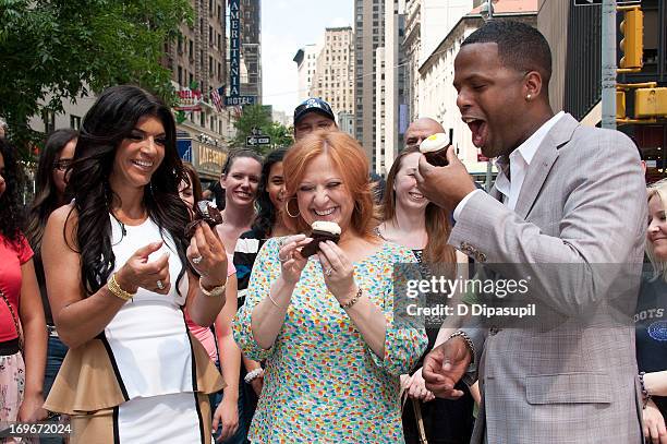 Calloway interviews Teresa Giudice and Caroline Manzo of "Real Housewives of New Jersey" during their visit to "Extra" in Times Square on May 30,...