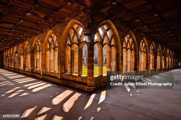 the cloisters of durham cathedral. - durham stock-fotos und bilder