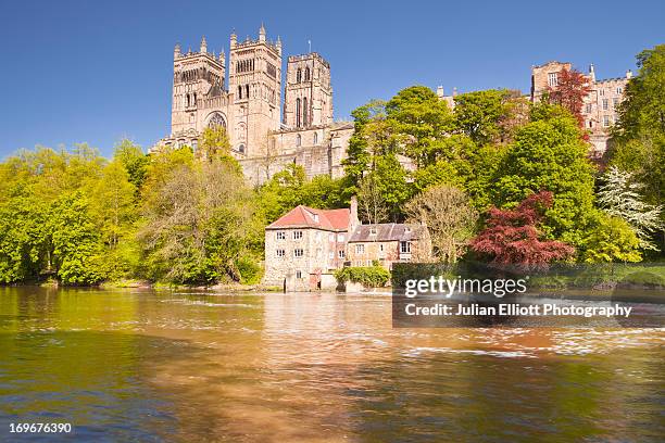 durham cathedral in front of the river wear. - edward-lambton-7th-earl-of-durham stockfoto's en -beelden