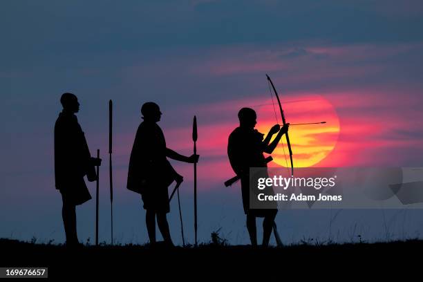 masai men silhouetted at sunrise - spear fotografías e imágenes de stock