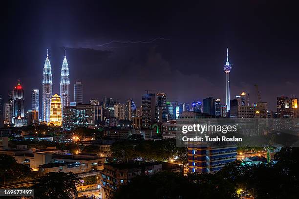 kuala lumpur - menara kuala lumpur tower stockfoto's en -beelden