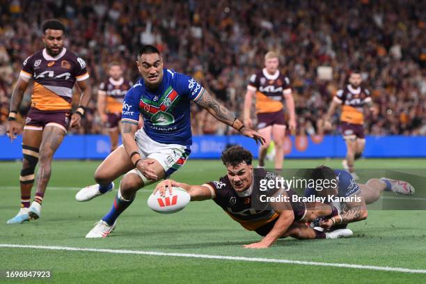 Herbie Farnworth of the Broncos scores a try during the NRL Preliminary Final match between Brisbane Broncos and New Zealand Warriors at Suncorp...