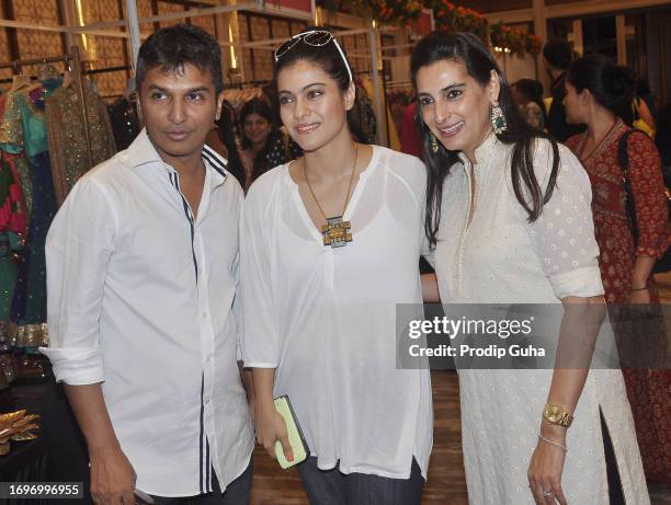 Vikram Phadnis, Kajol Devgan and Mana Shetty attend the charity fundraiser exhibition 'Araaish' on August 26, 2014 in Mumbai, India