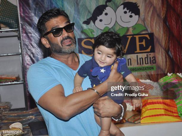 Suneil Shetty attends the charity fundraiser exhibition 'Araaish' on August 26, 2014 in Mumbai, India