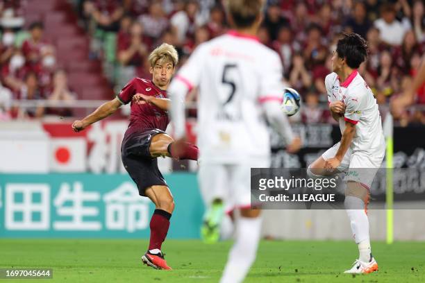 Yuya OSAKO of Vissel Kobe in action during the J.LEAGUE Meiji Yasuda J1 28th Sec. Match between Vissel Kobe and Cerezo Osaka at NOEVIR Stadium Kobe...