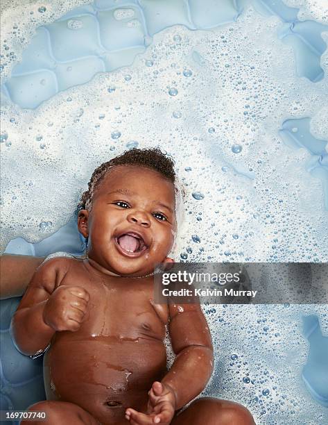 mums and babies - infant with water 個照片及圖片檔