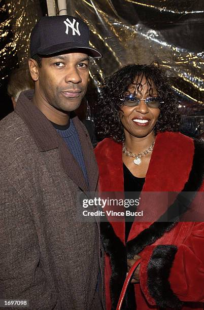 Actor/director Denzel Washington and wife Pauletta attend the premiere of the film "Antwone Fisher" at the Motion Picture Academy on December 19,...