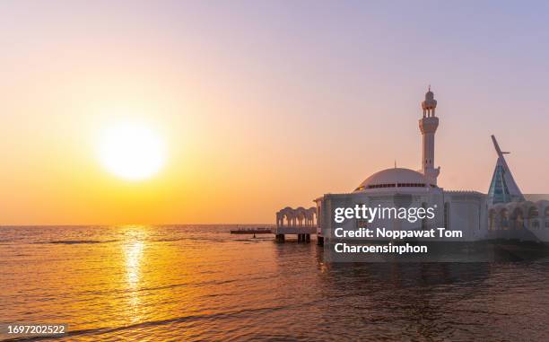 scenic view of al-rahma mosque (fatima al-zahra mosque) during sunset, jeddah, kingdom of saudi arabia, middle east - asia - jeddah stock-fotos und bilder